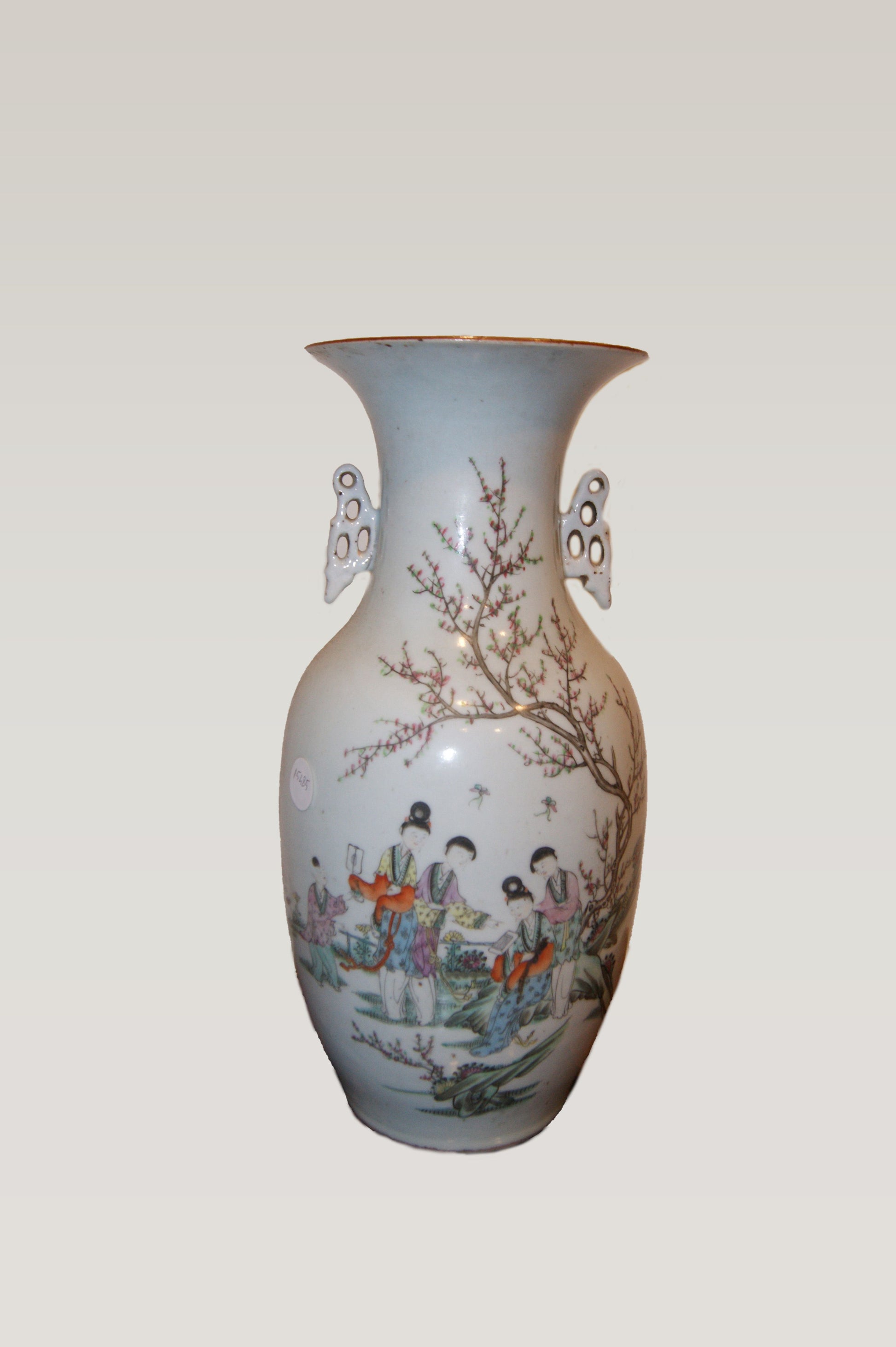 Antico vaso cinese del 1800 in porcellana bianca decorata personaggi