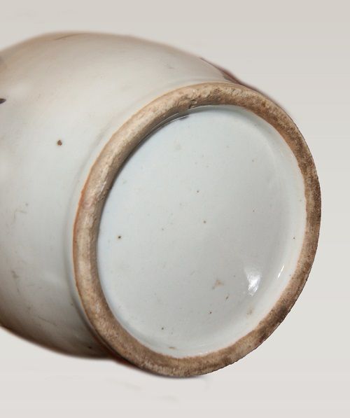 Antico vaso cinese del 1800 in porcellana bianca decorata personaggi