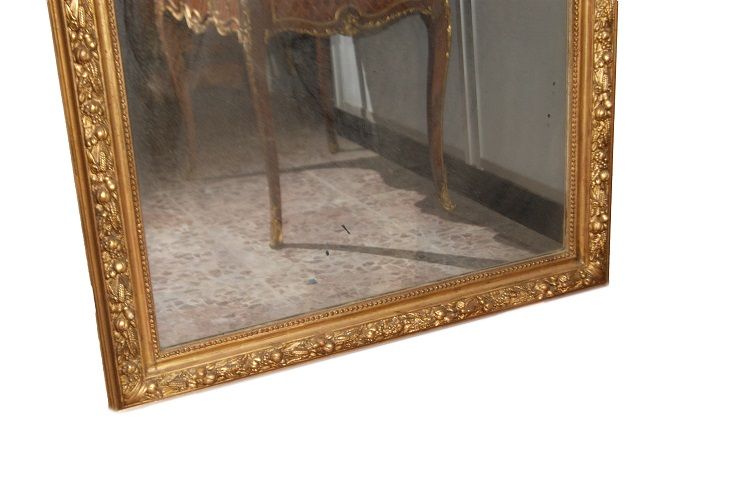Antica grande specchiera dorata del 1800 Luigi XVI francese cimasa