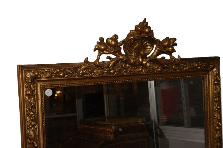 Antica grande specchiera dorata del 1800 Luigi XVI francese cimasa