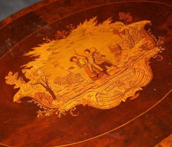 Antico tavolino ovale del 1800 inglese in mogano intarsiato vittoriano