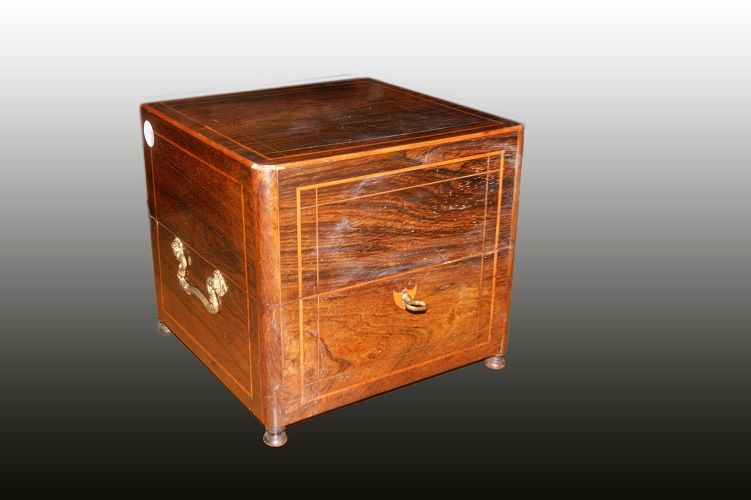 Antica scatola porta liquori del 1800 completa di bottiglie bicchieri