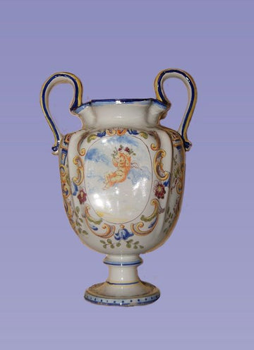 Paire de vases français du 19ème siècle en céramique blanche à décor de bleu et d'angelots