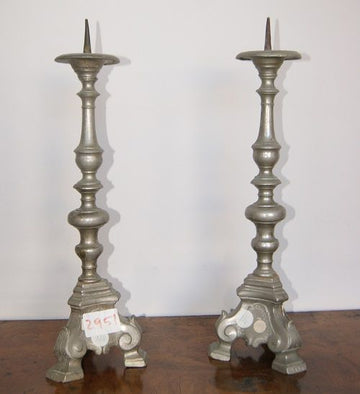 Paire de flambeaux candélabres italiens antiques des années 1700 en bronze