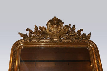French Louis XVI style mirror with beautiful cymatium
