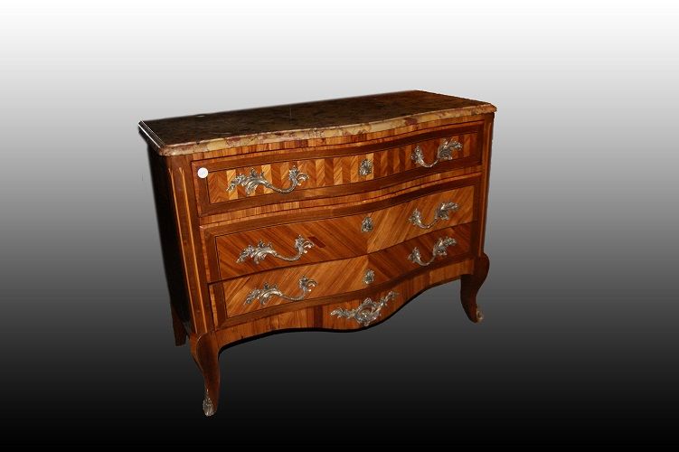 Antico comò del 1800 Transizione con marmo e bronzi