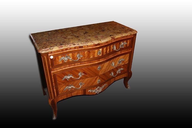 Antico comò del 1800 Transizione con marmo e bronzi