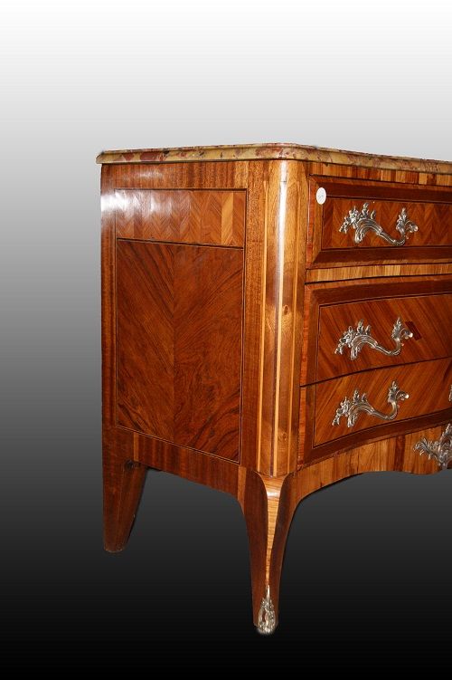 Antico comò del 1800 Transizione con marmo e bronzi