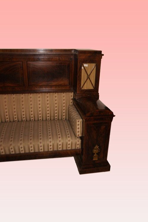 Divano Biedermeier del 1800 in mogano con vetrina Nord Europa