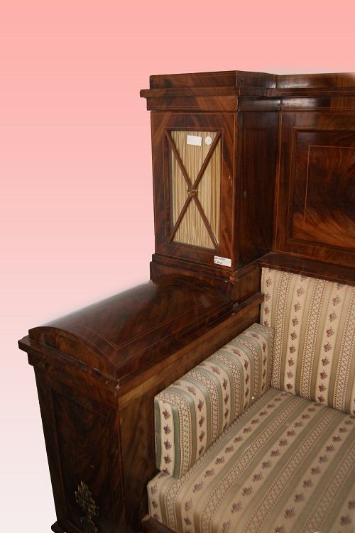 Divano Biedermeier del 1800 in mogano con vetrina Nord Europa