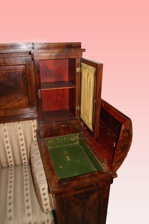 Divano Biedermeier del 1800 in mogano con vetrina Nord Europa