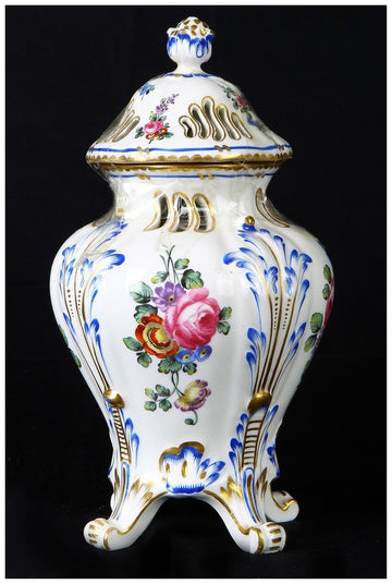 Petit vase amphore avec couvercle, manufacture de Sèvres, France, années 1800