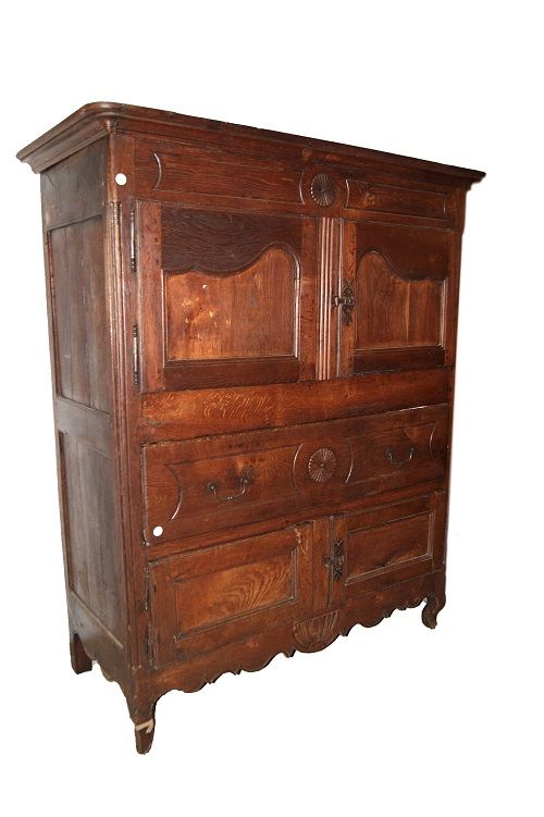 Molto antico Stipo armadio credenza grande francese del 1600 in rovere con ante e cassetti particolarissimo