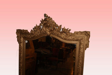 Miroir de style Louis XVI avec cadre en bois doré à la feuille d'or