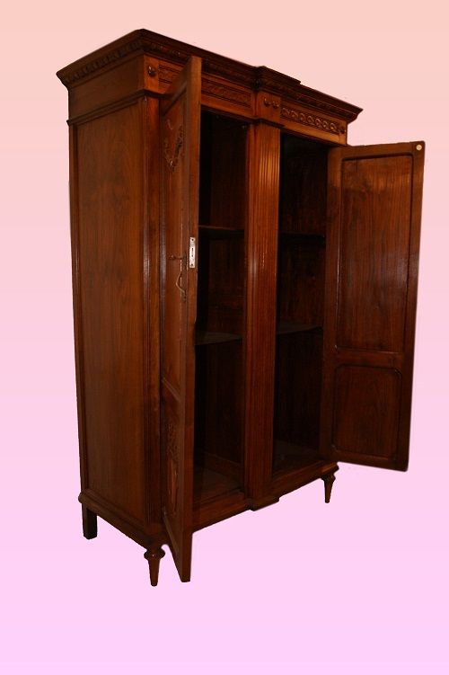 Antico Armadio francese del 1800 stile Luigi XVI in legno di rovere completamente Restaurato provenienza Francia 