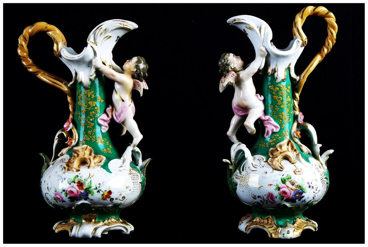 Coppia di antiche brocche in porcellana di Sevres con decori floreali