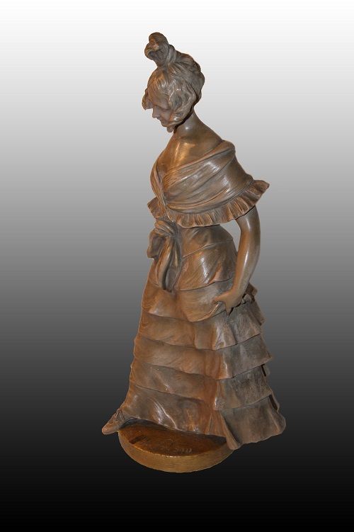 Bellissima scultura in terracotta raffigurante una Dama, Firmata