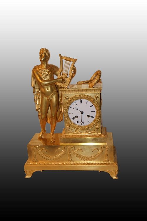 Antico orologio da tavolo francese del 1800 Uomo con Lira classico
