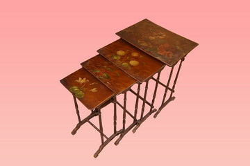 Groupe de tables gigognes antiques Art Nouveau avec des fleurs peintes des années 1800