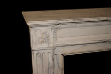 Camino francese stile Impero del 1800 in marmo bianco