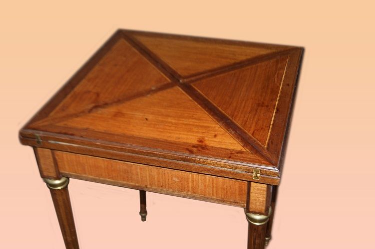 Antico tavolino da gioco quadrato francese del 1800 Luigi XVI mogano