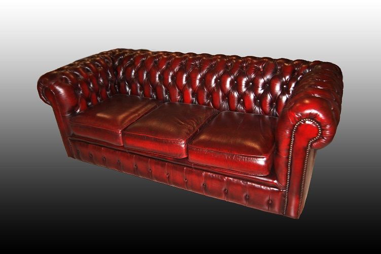 Antico divano Chesterfield inglese del 1950 in pelle rossa 3 posti
