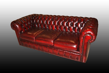 Canapé Chesterfield anglais antique de 1950 en cuir rouge 3 places