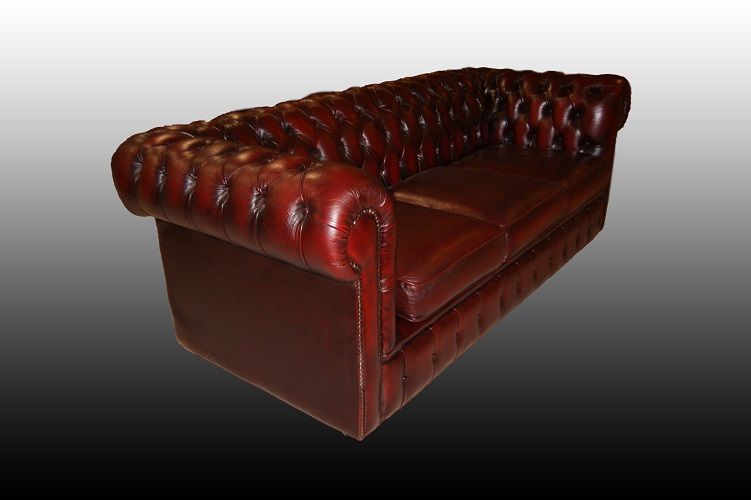 Antico divano Chesterfield inglese del 1950 in pelle rossa 3 posti