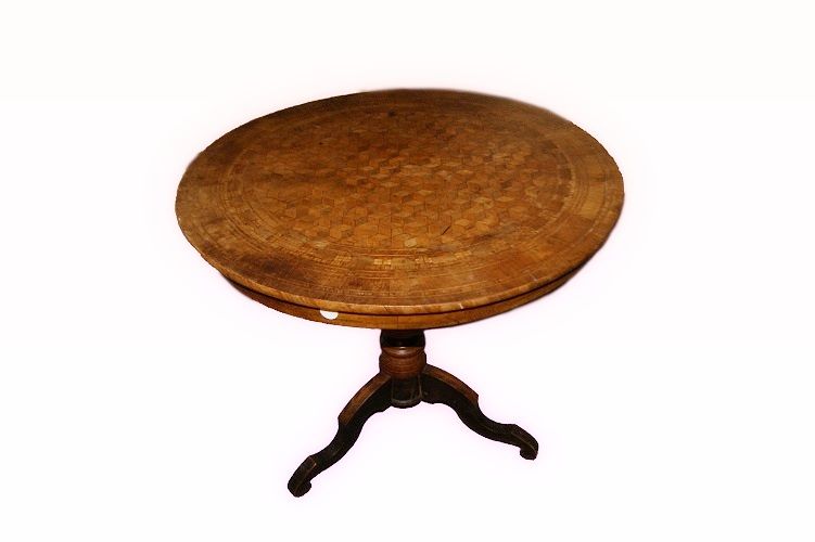 Antique circular Sorrento center table 80 cm diameter in marquetterie walnut