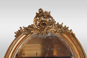 Specchiera ovale francese dorata con cimasa