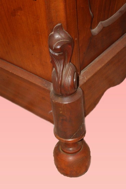 Antico credenzino Biedermeier in mogano del 1800 intagliato