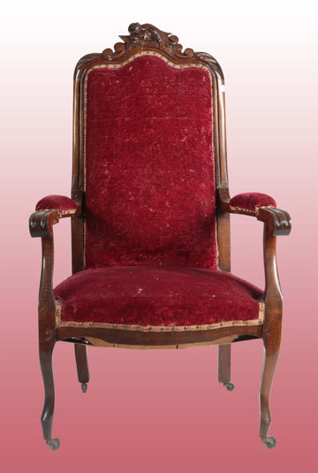 Fauteuil italien ancien du 19ème siècle en bois sculpté teinté noyer