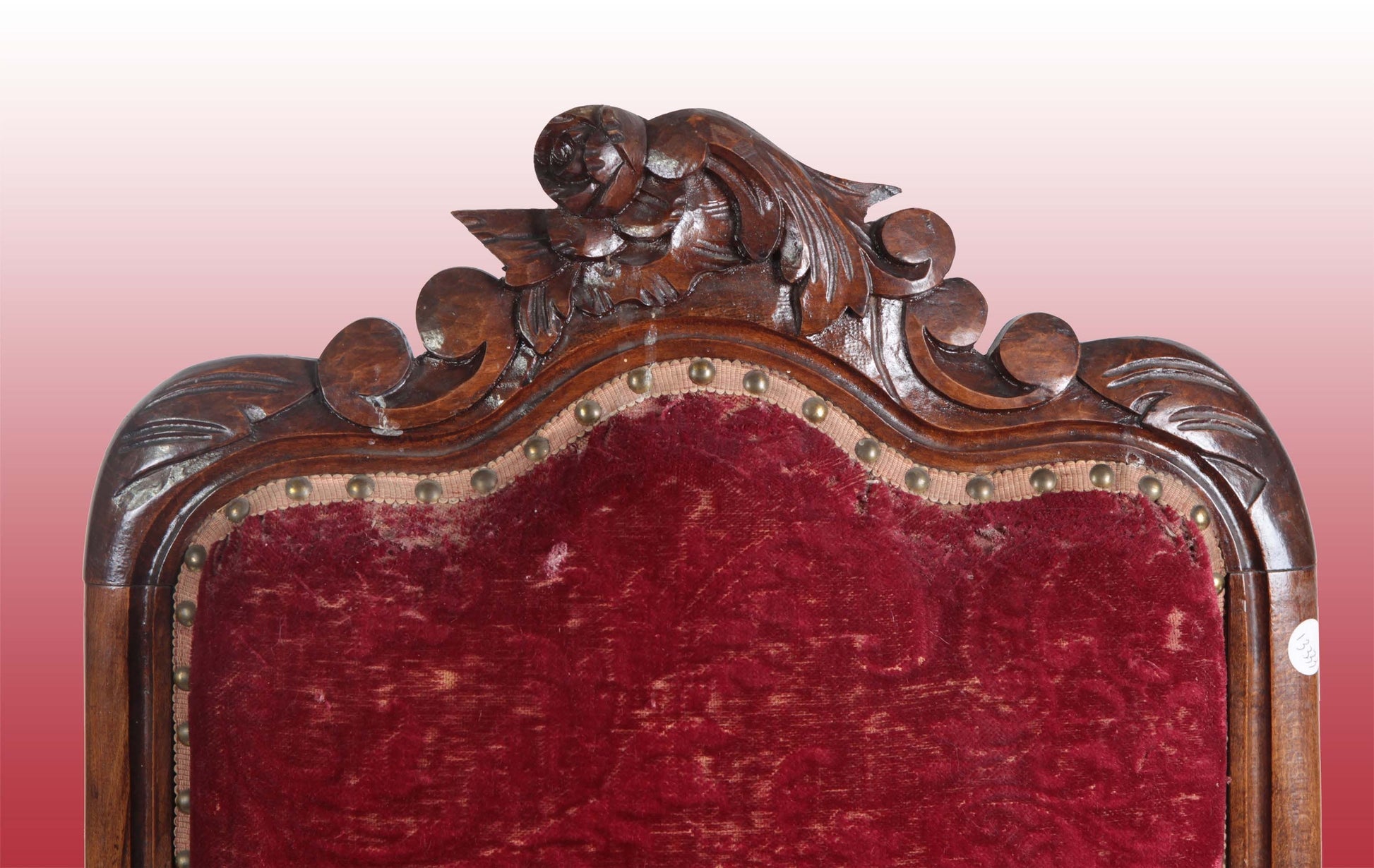 Antica poltrona italiana del 1800 in legno tinto noce intagliato C.M.A.
