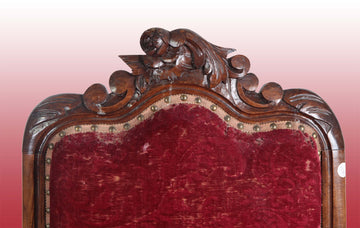Fauteuil italien ancien du 19ème siècle en bois sculpté teinté noyer