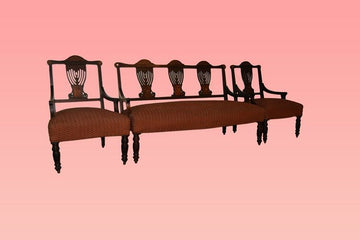 Salon avec 2 fauteuils et canapé victoriens des années 1800