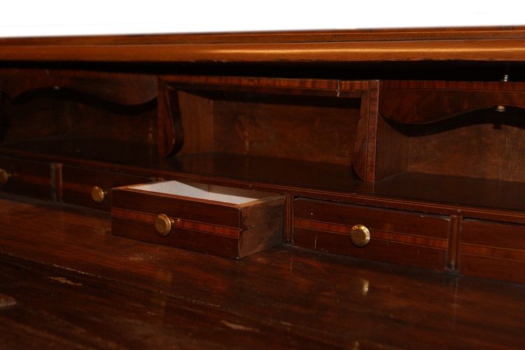 Antico cassettone Luigi Filippo del 1800 con ribalta in noce