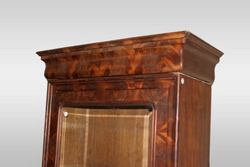 Armoire française de style Louis Philippe du 19ème siècle en bois d'acajou