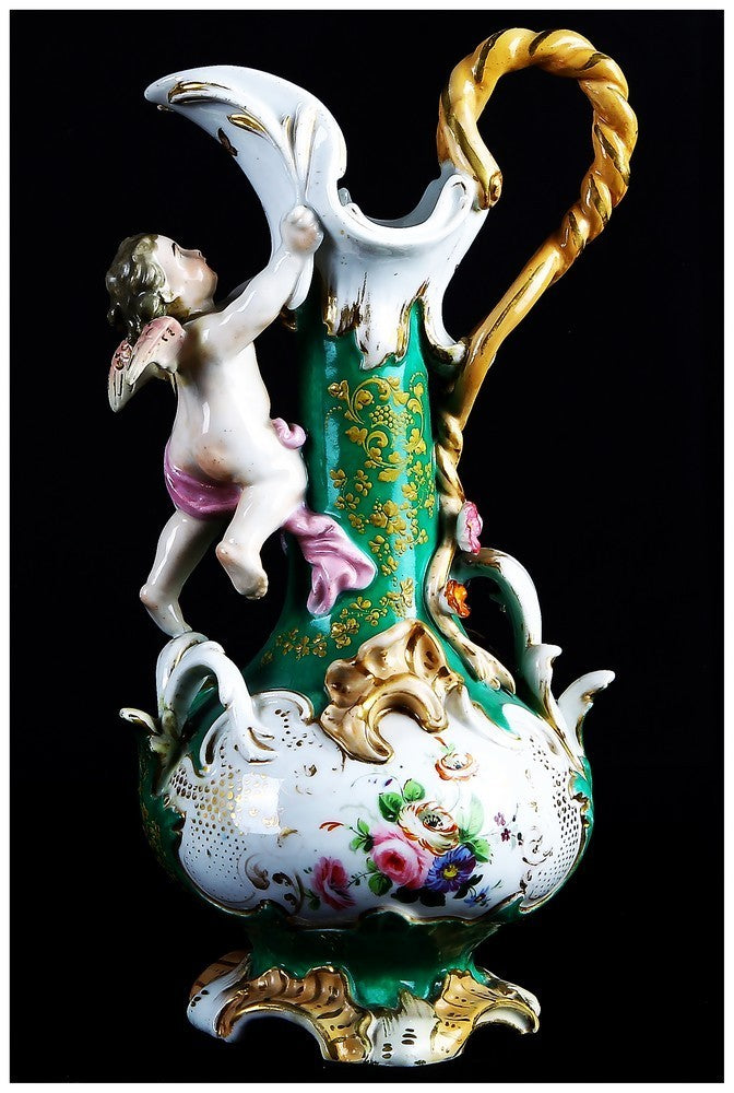 Coppia di antiche brocche in porcellana di Sevres con decori floreali