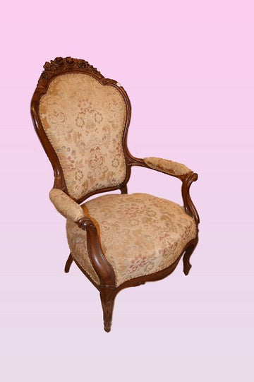 Paire de fauteuils de style Louis Philippe en bois de noyer