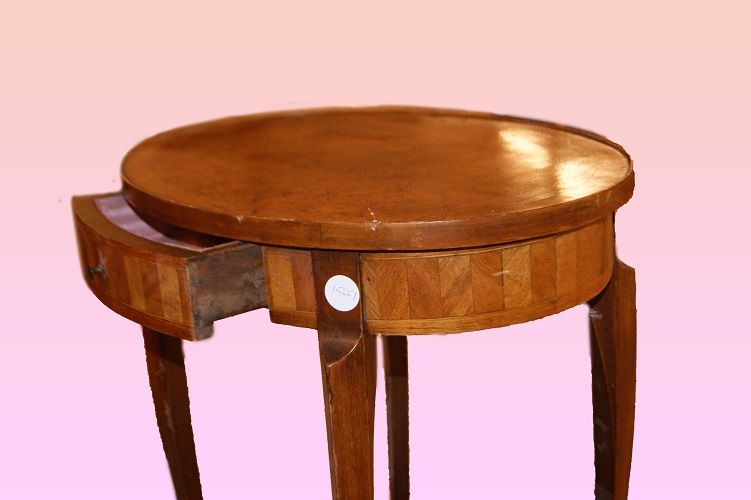 Tavolino ovale francese con intarsio a marquetterie