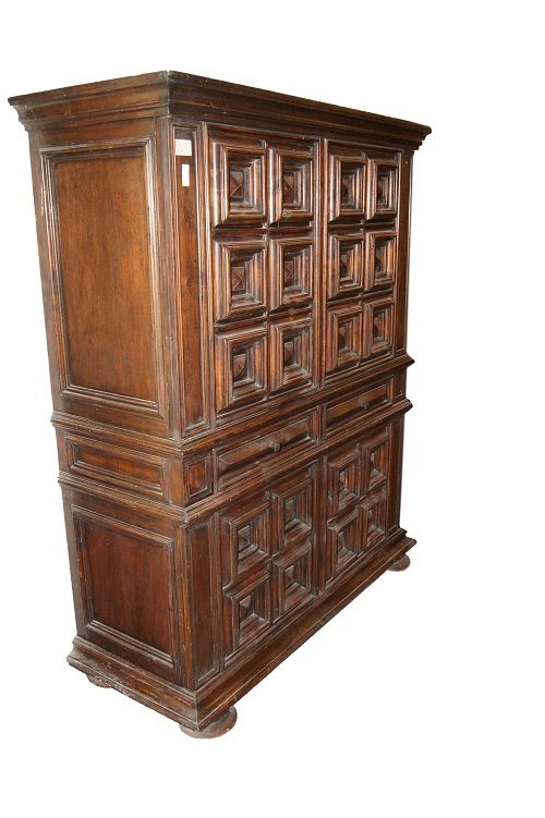 Credenza di inizio 1900 stile Rinascimento in legno di noce