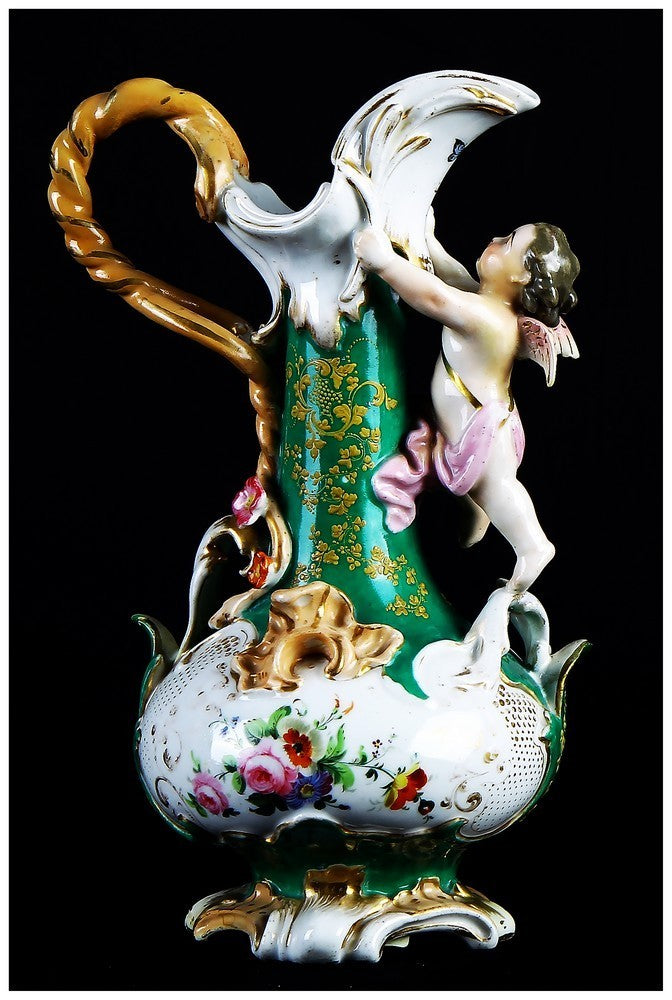 Coppia di antiche brocche in porcellana di Sevres con decori floreali
