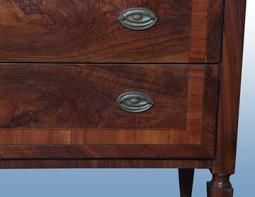 Antique Italian chest of drawers from the 1700s in Louis XVI style walnut