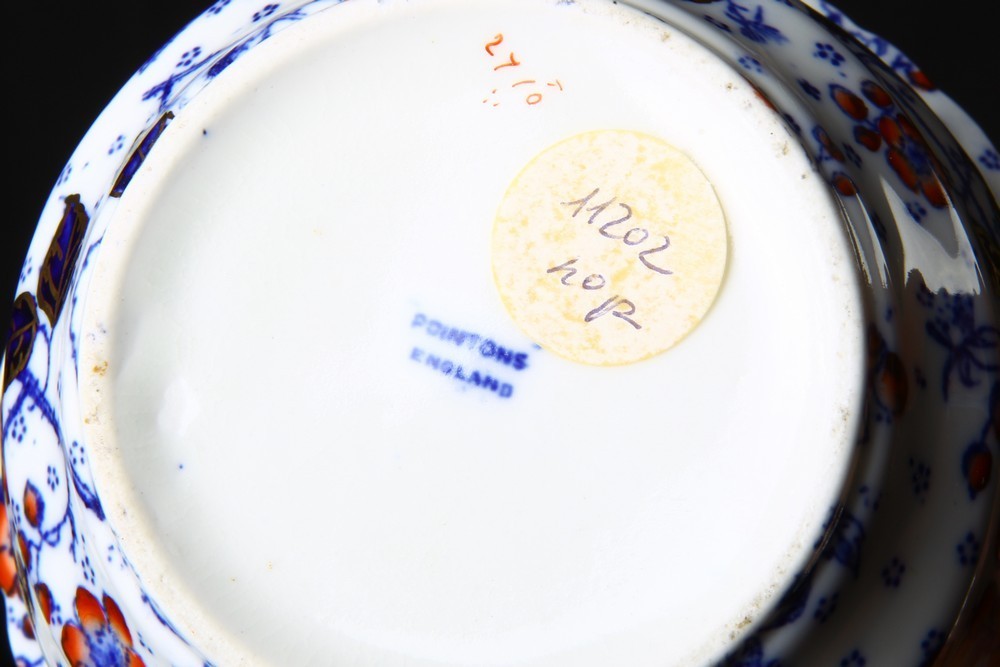 Antico servizio da tè in porcellana composto da 40 pezzi