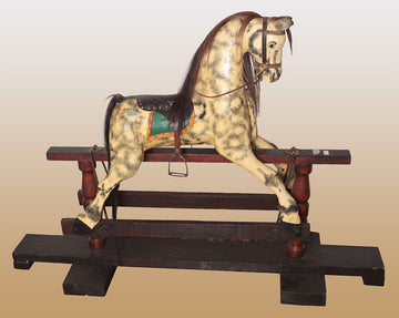 Cheval à bascule anglais antique des années 1800 en bois décoré