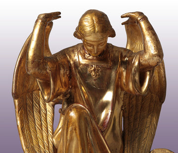 Sculpture ancienne en bois des années 1800 représentant un ange en bois doré