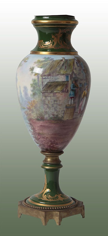 Vase français ancien en porcelaine de Sèvres décorée de 1800