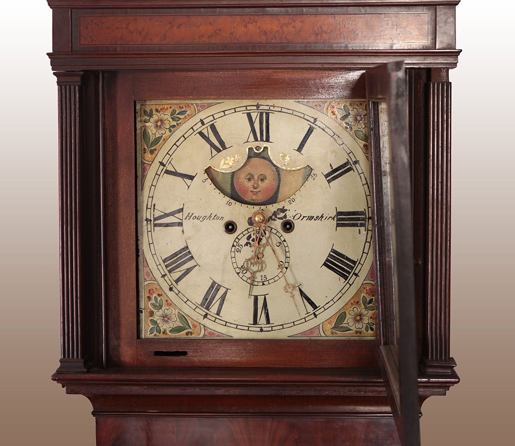 Antico orologio a colonna inglese del 1800 in piuma di mogano, firmato