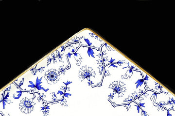 Grande assiette triangulaire ancienne en porcelaine du 19ème siècle