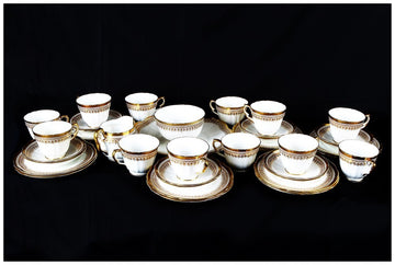 Service à thé antique en porcelaine blanche et dorée des années 1800